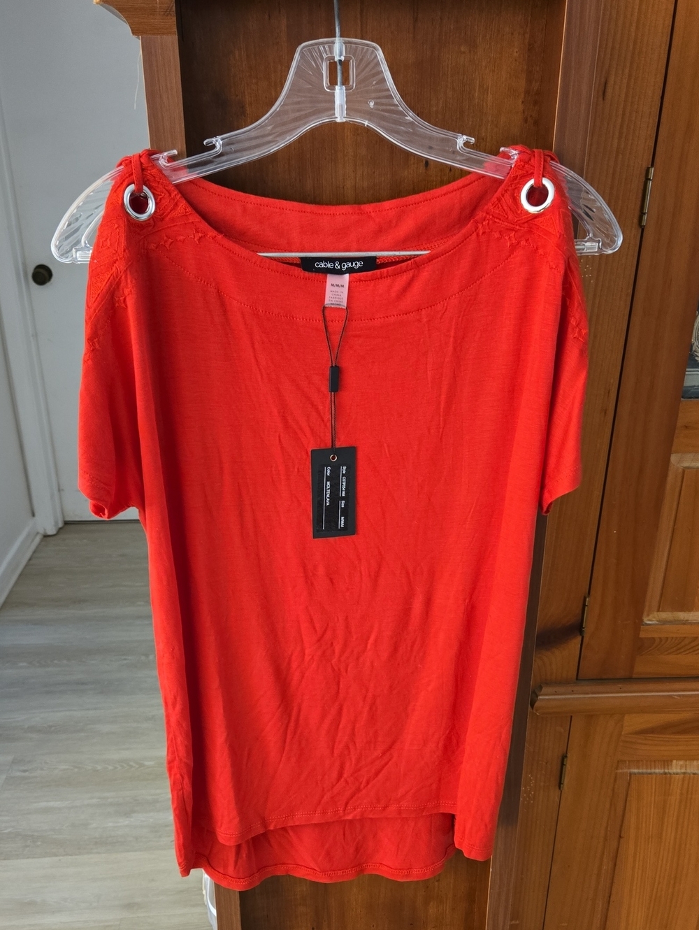 Cable & Gauge Red-orange Short Sleeve Eyelet-Accent Cold-shoulder Top. M.  NWT